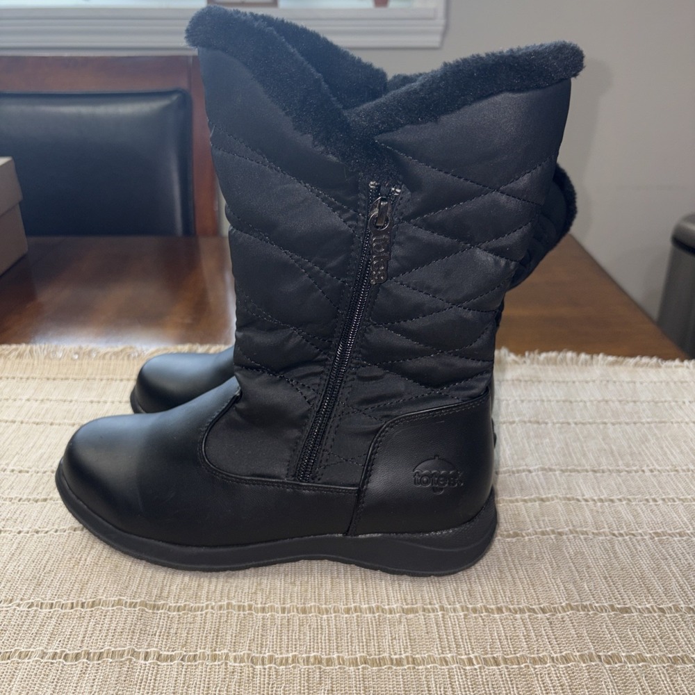 TOTES Jazzy 56749 Womens Sz 7-W Quilted Faux Fur Dual Side Zip Black Boots